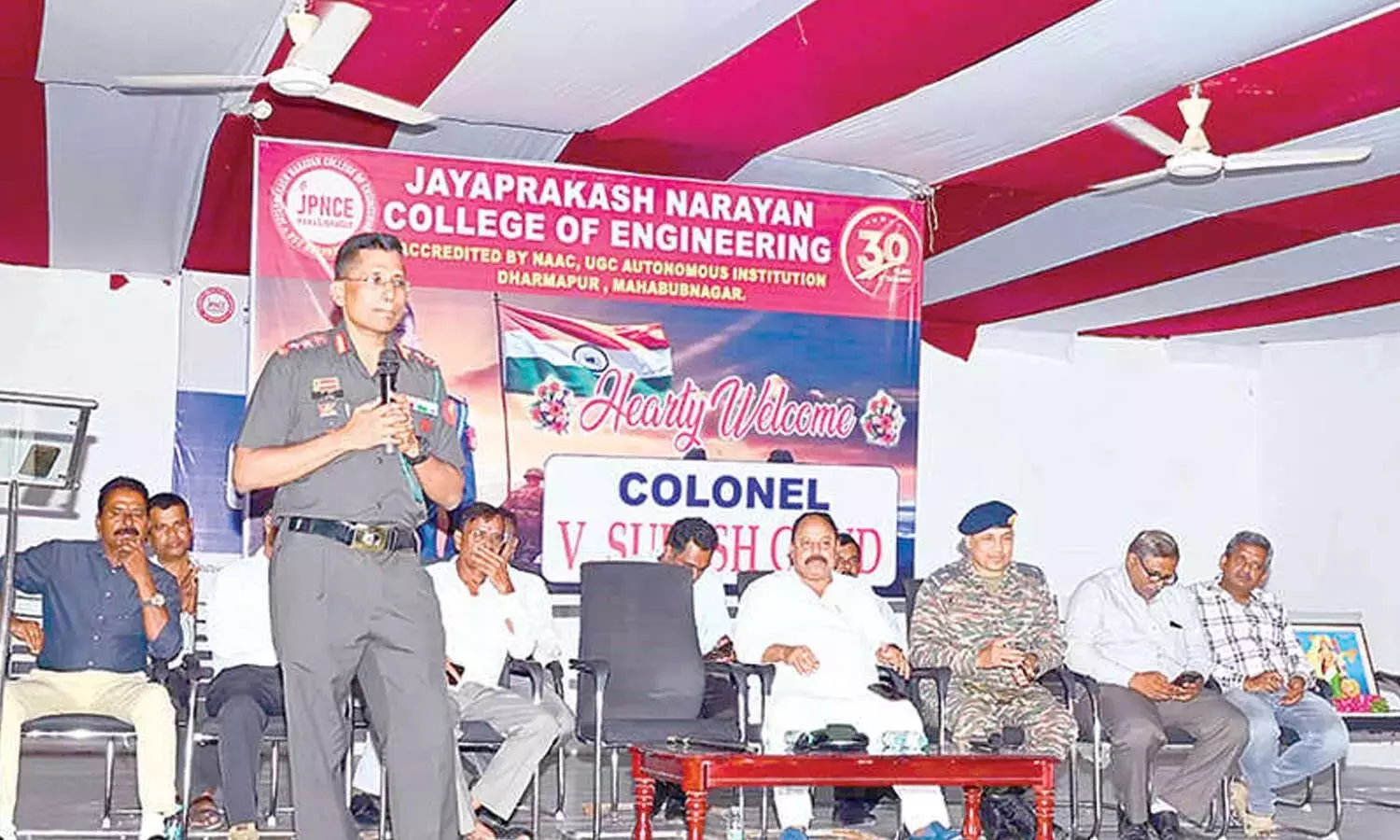 कर्नल ने JPNCE में छात्रों को प्रेरणादायक संबोधन दिया