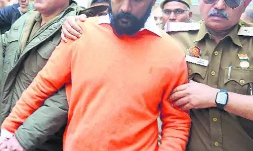 Delhi सुकेश का केजरीवाल-जैन को जेल से पत्र
