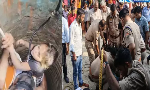 कुएं में गिरी मासूम को 3 घंटे बाद सुरक्षित निकाला पुलिस ने किया रेस्क्यू