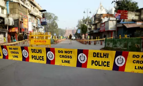 दिल्ली करोल बाग में कार से 2 करोड़ की ज्वेलरी चोरी दिल्ली करोल बाग में कार से 2 करोड़ की ज्वेलरी चोरी