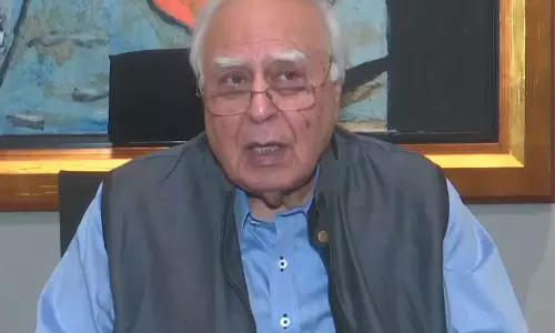 वंदे मातरम विवाद पर राज्यसभा सांसद कपिल सिब्बल ने अमित शाह पर निशाना साधा