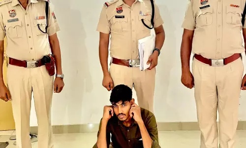 Nuh: अजहरुद्दीन हत्याकांड में पुलिस की बड़ी कार्रवाई, मुख्य आरोपी चार दिन के रिमांड पर Nuh: अजहरुद्दीन हत्याकांड में पुलिस की बड़ी कार्रवाई, मुख्य आरोपी चार दिन के रिमांड पर