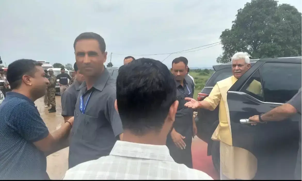 Kathua: कर्मचारियों ने सर्विस रूल की मांग को लेकर खोला मोर्चा, एलजी से लगाई गुहार Kathua: कर्मचारियों ने सर्विस रूल की मांग को लेकर खोला मोर्चा, एलजी से लगाई गुहार