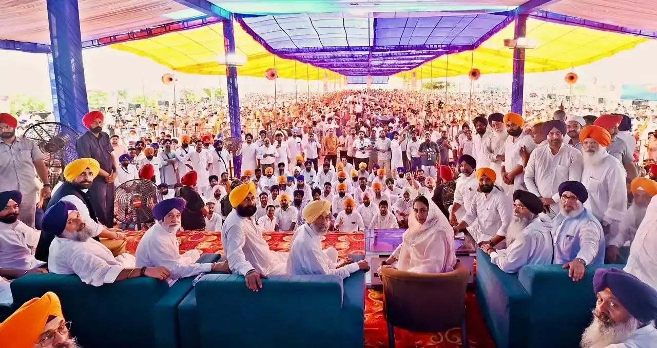 Longowal: पंजाब की राजनीति में हरसिमरत कौर का हमला, रिमोट कंट्रोल सरकार पर निशाना Longowal: पंजाब की राजनीति में हरसिमरत कौर का हमला, रिमोट कंट्रोल सरकार पर निशाना