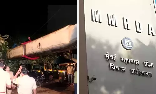 मुंबई के कुर्ला में निर्माण स्थल पर गिरी विशाल क्रेन, 10 से ज्यादा लोग घायल मुंबई के कुर्ला में निर्माण स्थल पर गिरी विशाल क्रेन, 10 से ज्यादा लोग घायल