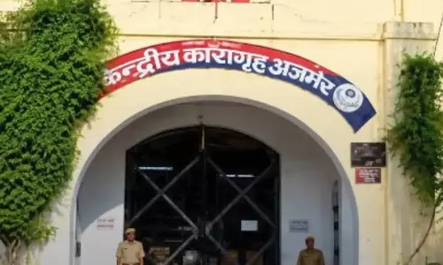 Ajmer: जेल के अंदर नशीली गोलियों की सप्लाई का खुलासा, अजमेर में मचा हड़कंप Ajmer: जेल के अंदर नशीली गोलियों की सप्लाई का खुलासा, अजमेर में मचा हड़कंप