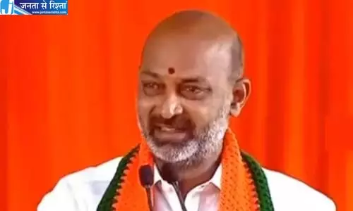 Telangana: सऊदी अरब में 2 साल से फंसा है ट्रांसजेंडर व्यक्ति Telangana: सऊदी अरब में 2 साल से फंसा है ट्रांसजेंडर व्यक्ति