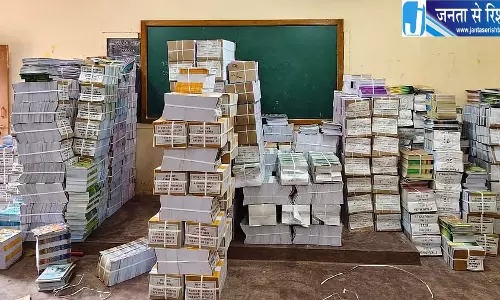 कर्नाटक के निजी स्कूलों में दो महीने बाद भी नहीं पहुंची पूरी किताबें
