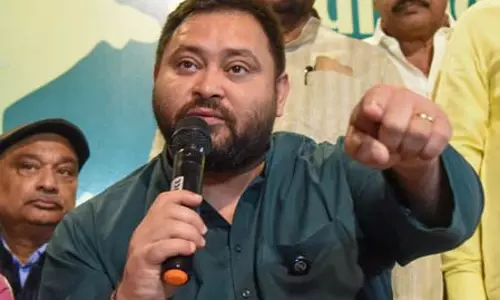 तेजस्वी यादव का एनडीए सरकार पर आरोप, कहा-बिहार की राजकोषीय स्थिति बेहद खराब, भारी कर्ज में डूबा राज्य तेजस्वी यादव का एनडीए सरकार पर आरोप, कहा-बिहार की राजकोषीय स्थिति बेहद खराब, भारी कर्ज में डूबा राज्य