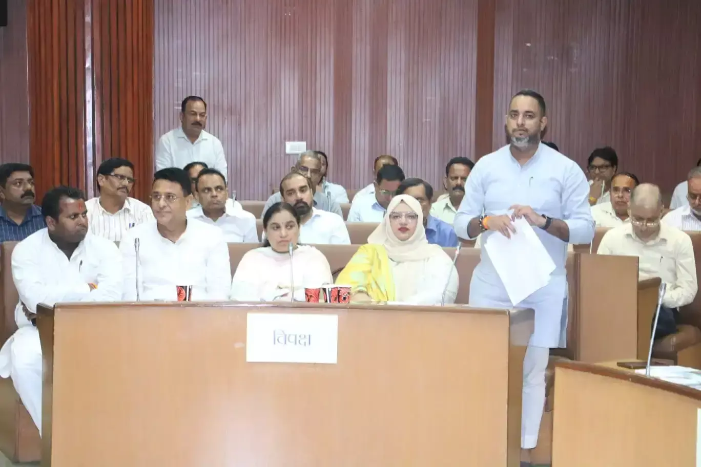 New Delhi: दिल्ली की सफाई व्यवस्था को लेकर आप का सरकार पर निशाना, रिपोर्ट पर उठाए सवाल