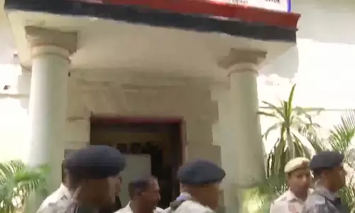 थाने पहुंचे राहुल गांधी थाने पहुंचे राहुल गांधी