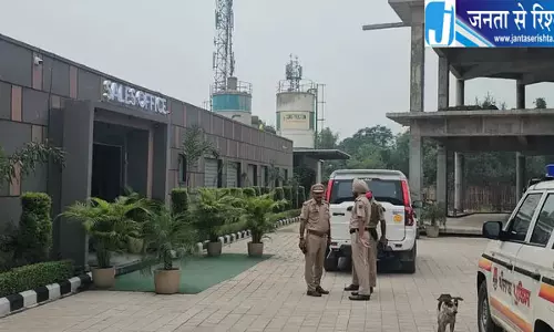 जीरकपुर में बिल्डर के दफ्तर पर फायरिंग, तीन गोलियां चलाकर फरार हुए हमलावर जीरकपुर में बिल्डर के दफ्तर पर फायरिंग, तीन गोलियां चलाकर फरार हुए हमलावर