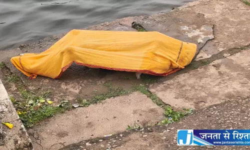 तालाब में तैरता मिला होटल कर्मचारी का शव, इलाके में फैली सनसनी