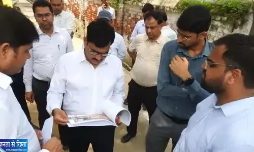 निर्माणाधीन विरासत गलियारे का काम देखकर भड़के कमिश्नर