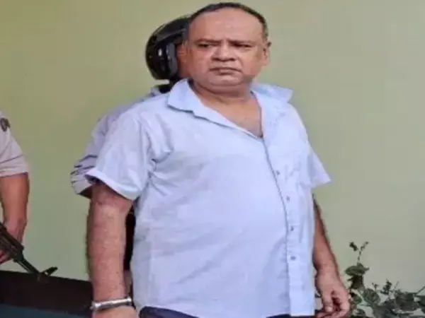डिब्रूगढ़ पुलिस की कार्रवाई: करोड़ों का ठग इम्तियाज गिरफ्तार डिब्रूगढ़ पुलिस की कार्रवाई: करोड़ों का ठग इम्तियाज गिरफ्तार
