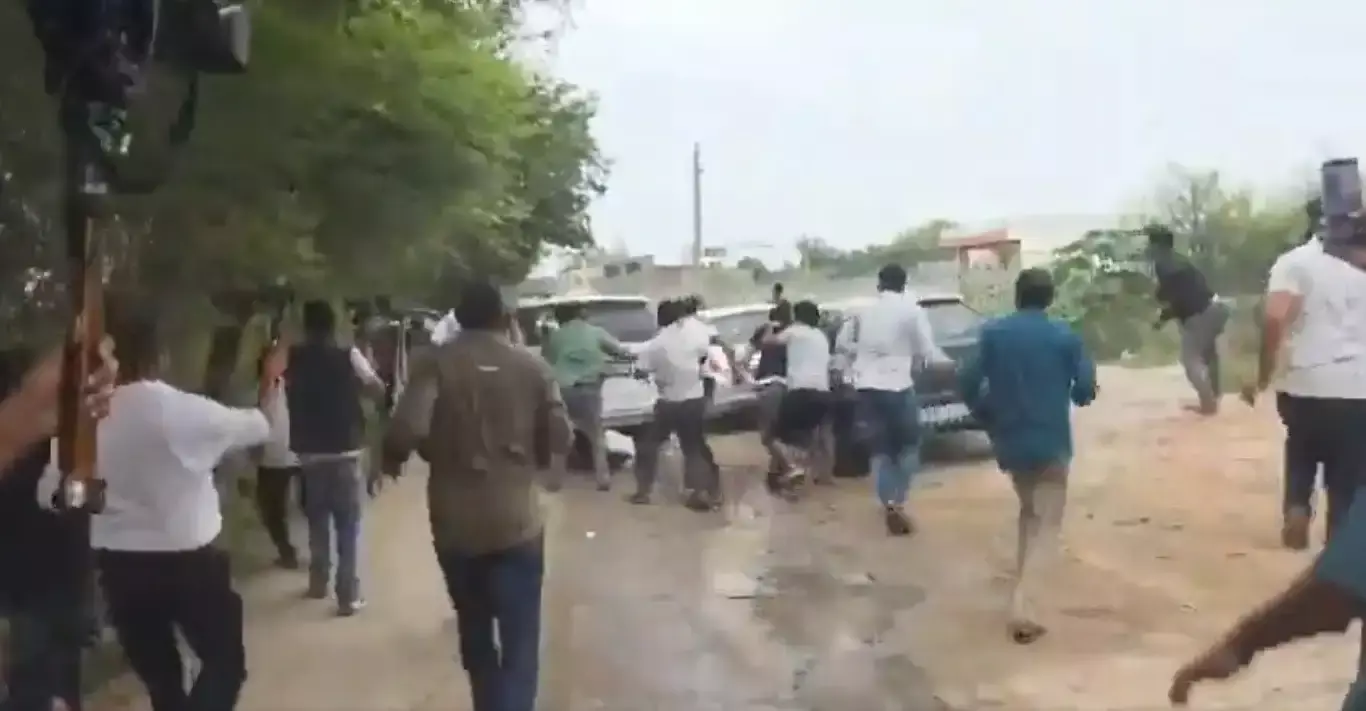 Jaipur: जयपुर में CJP टीम पर पथराव, आशुतोष रांका और समर्थकों को ग्रामीणों ने भगाया