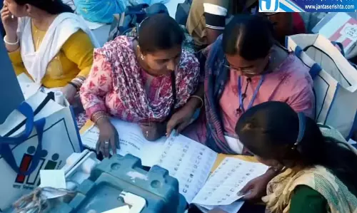 SIR में 43.80 लाख वोटरों को नोटिस, नाम हटाने से पहले मिलेगा सत्यापन का मौका SIR में 43.80 लाख वोटरों को नोटिस, नाम हटाने से पहले मिलेगा सत्यापन का मौका