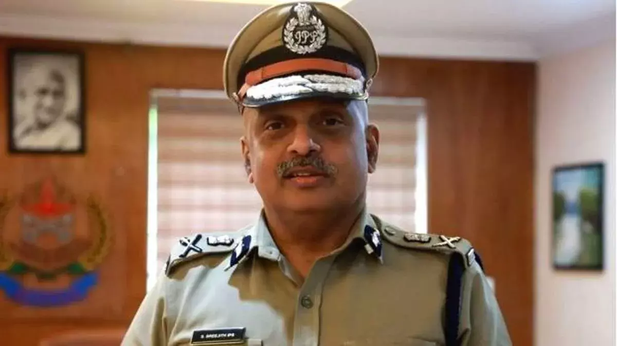 DGP श्रीजीत मामला: हाई कोर्ट ने सरकार की ढिलाई पर जताई नाराजगी DGP श्रीजीत मामला: हाई कोर्ट ने सरकार की ढिलाई पर जताई नाराजगी