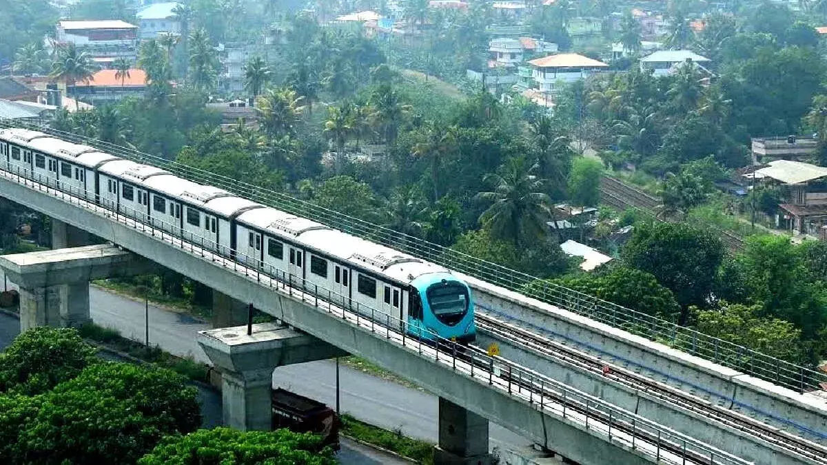 रीब्रांडिंग की तैयारी: कोच्चि मेट्रो का नाम केरल मेट्रो करने की सिफारिश रीब्रांडिंग की तैयारी: कोच्चि मेट्रो का नाम केरल मेट्रो करने की सिफारिश