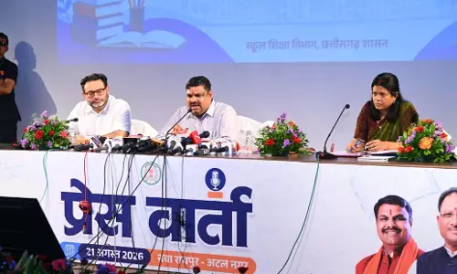 शिक्षा मंत्री की प्रेसवार्ता शुरू