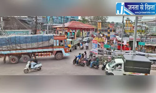 ओणम की खरीदारी से कायमकुलम में ट्रैफिक जाम, ऑटोमैटिक सिग्नल बंद कर मैनुअल व्यवस्था की मांग