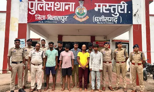 आवारा मवेशियों को लेकर खूनी विवाद, ग्रामीण की मौत मामले में 7 आरोपी गिरफ्तार आवारा मवेशियों को लेकर खूनी विवाद, ग्रामीण की मौत मामले में 7 आरोपी गिरफ्तार