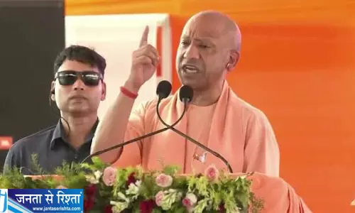 अखिलेश के PDA पर योगी का पलटवार सियासी बयानबाजी तेज अखिलेश के PDA पर योगी का पलटवार सियासी बयानबाजी तेज