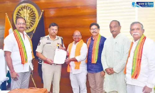 Andhra: गणेश उत्सव के आयोजकों ने सिंगल-विंडो मंज़ूरी की मांग की है Andhra: गणेश उत्सव के आयोजकों ने सिंगल-विंडो मंज़ूरी की मांग की है