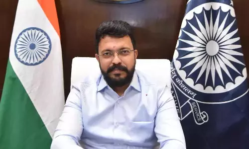 Andhra: कलेक्टर सीएम साईकांत वर्मा ने अधिकारियों से लैंड पूलिंग में तेज़ी लाने को कहा Andhra: कलेक्टर सीएम साईकांत वर्मा ने अधिकारियों से लैंड पूलिंग में तेज़ी लाने को कहा