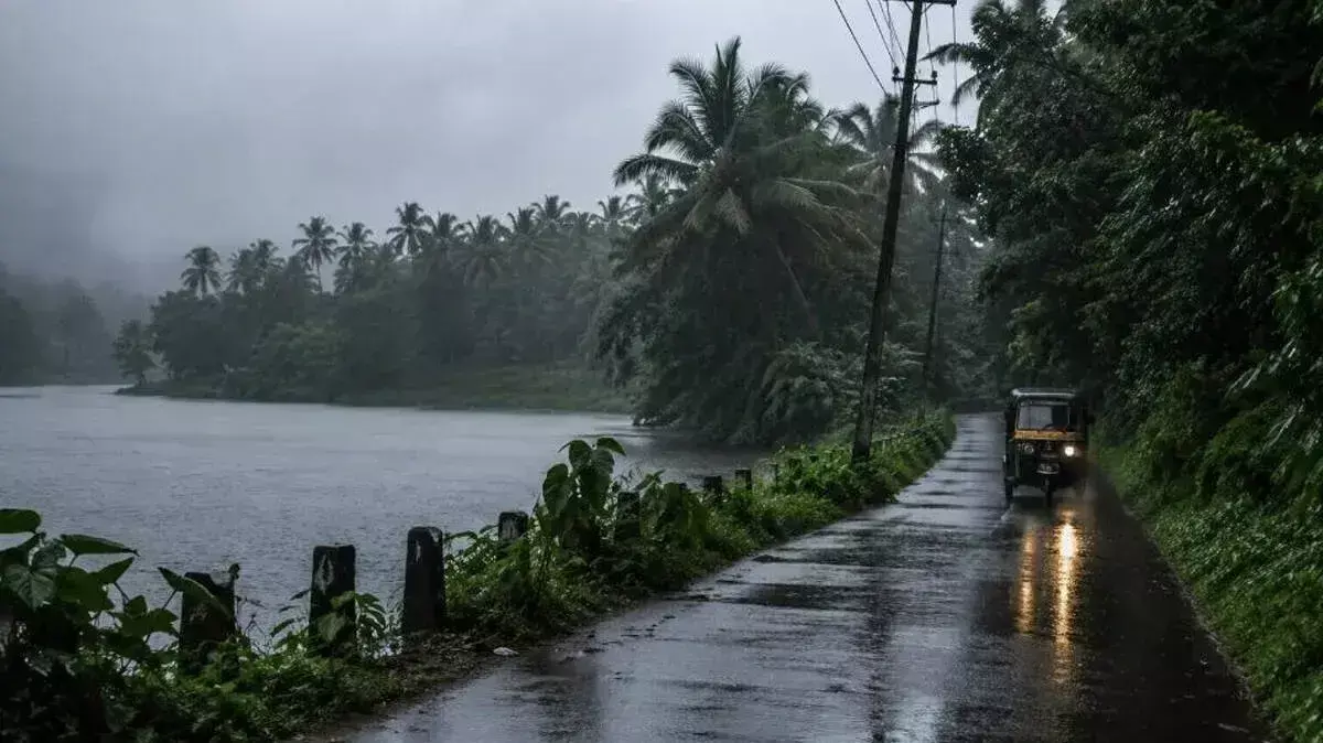 kerala: ओणम पर बारिश का साया: छाता साथ रखना होगा जरूरी