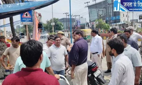 ग्रीन बेल्ट में भंडारे पर बवाल, निगम टीम से भिड़े आयोजक ग्रीन बेल्ट में भंडारे पर बवाल, निगम टीम से भिड़े आयोजक