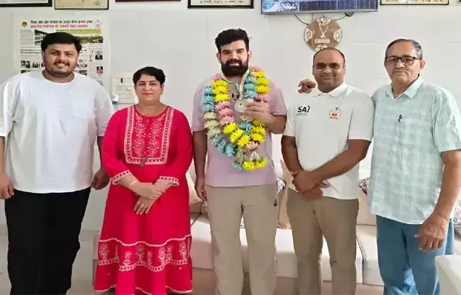 Sonipat: ऑल इंडिया पुलिस जूडो क्लस्टर में विशाल मलिक का जलवा, रजत पदक पर कब्जा