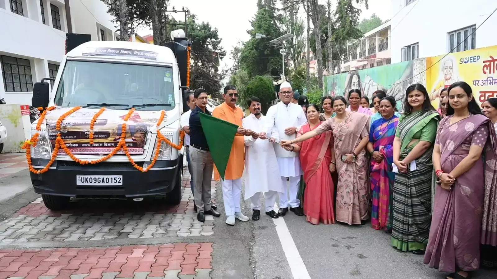 New Tehri: नई टिहरी में उद्यमशाला योजना के प्रचार वाहन को दिखाई हरी झंडी