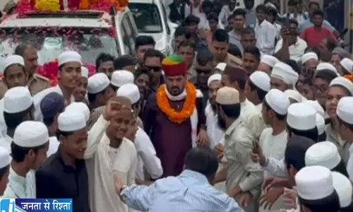 मदरसे पहुंचे बृजभूषण शरण बच्चों के स्वागत का वीडियो चर्चा में
