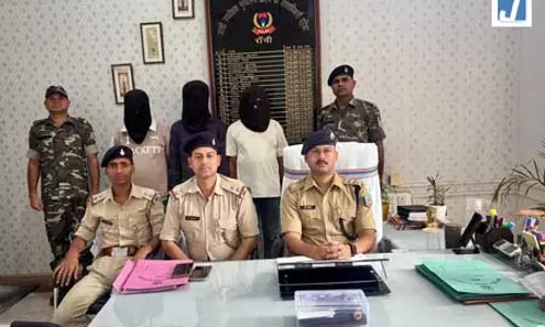 प्रतिबंधित कफ सिरप तस्करी का खुलासा, 570 बोतलों के साथ तीन आरोपी गिरफ्तार प्रतिबंधित कफ सिरप तस्करी का खुलासा, 570 बोतलों के साथ तीन आरोपी गिरफ्तार