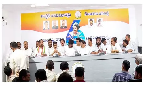 Telangana में रेवंत रेड्डी के समर्थन में उतरे 20 कांग्रेस विधायक