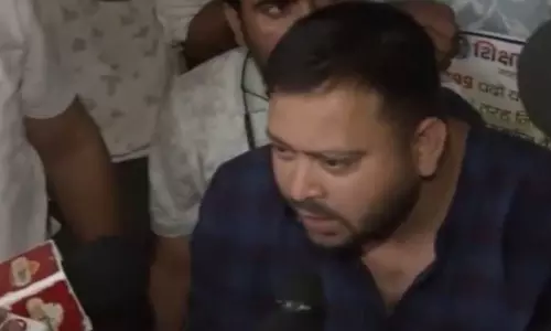 गर्दनीबाग में छात्रों के समर्थन में उतरे तेजस्वी यादव गर्दनीबाग में छात्रों के समर्थन में उतरे तेजस्वी यादव