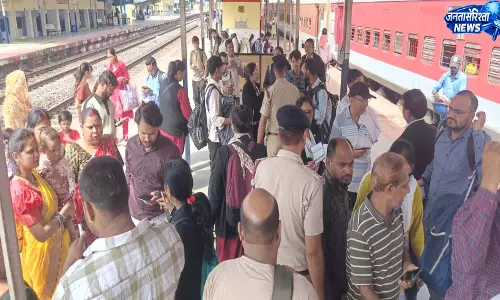 भाटापारा रेलवे स्टेशन पर टिकट चेकिंग अभियान