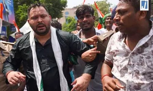 बिहार: तेजस्वी यादव ने टीआरई-4 परीक्षार्थियों का समर्थन किया, भाजपा ने पलटवार किया