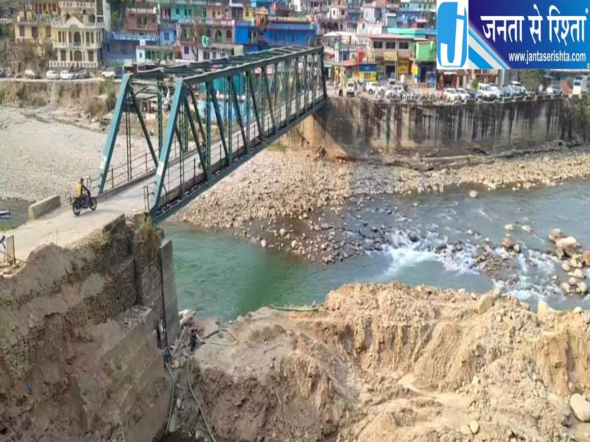 मंदाकिनी में कचरे का संकट एसटीपी व्यवस्था पर उठे सवाल मंदाकिनी में कचरे का संकट एसटीपी व्यवस्था पर उठे सवाल