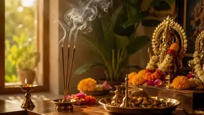घर के मंदिर में कितनी अगरबत्ती जलानी चाहिए जानें शुभ नियम घर के मंदिर में कितनी अगरबत्ती जलानी चाहिए जानें शुभ नियम