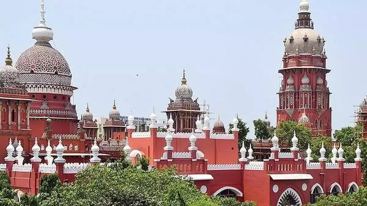 Tamil Nadu: मद्रास हाई कोर्ट ने 21 AIADMK विधायकों पर स्पीकर के फ़ैसले को सही ठहराया Tamil Nadu: मद्रास हाई कोर्ट ने 21 AIADMK विधायकों पर स्पीकर के फ़ैसले को सही ठहराया
