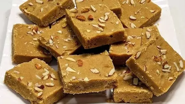 घी गुड़ और आटे का कमाल गुजराती सुखड़ी की खास रेसिपी घी गुड़ और आटे का कमाल गुजराती सुखड़ी की खास रेसिपी