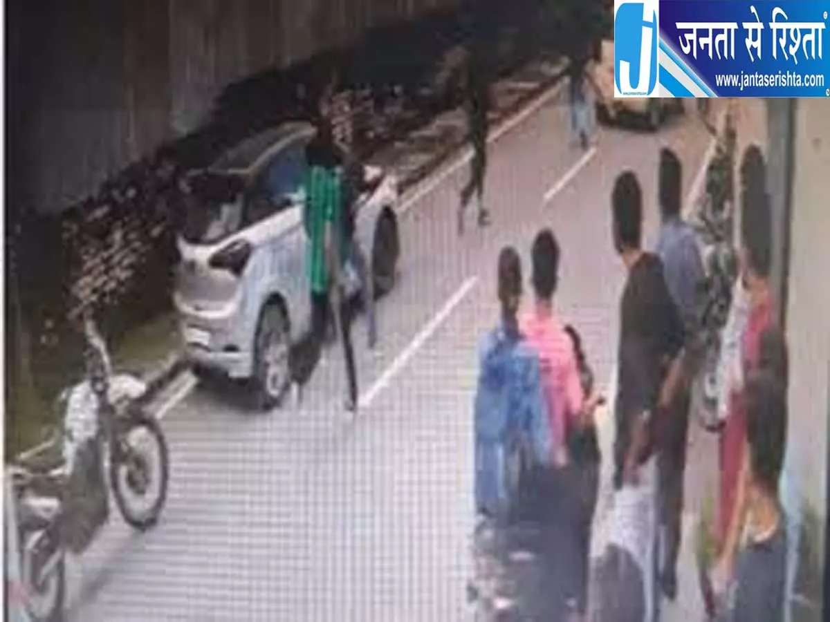 देहरादून में गैंगवार का तांडव पिस्टल और लाठी लेकर सड़कों पर उतरे बदमाश देहरादून में गैंगवार का तांडव पिस्टल और लाठी लेकर सड़कों पर उतरे बदमाश
