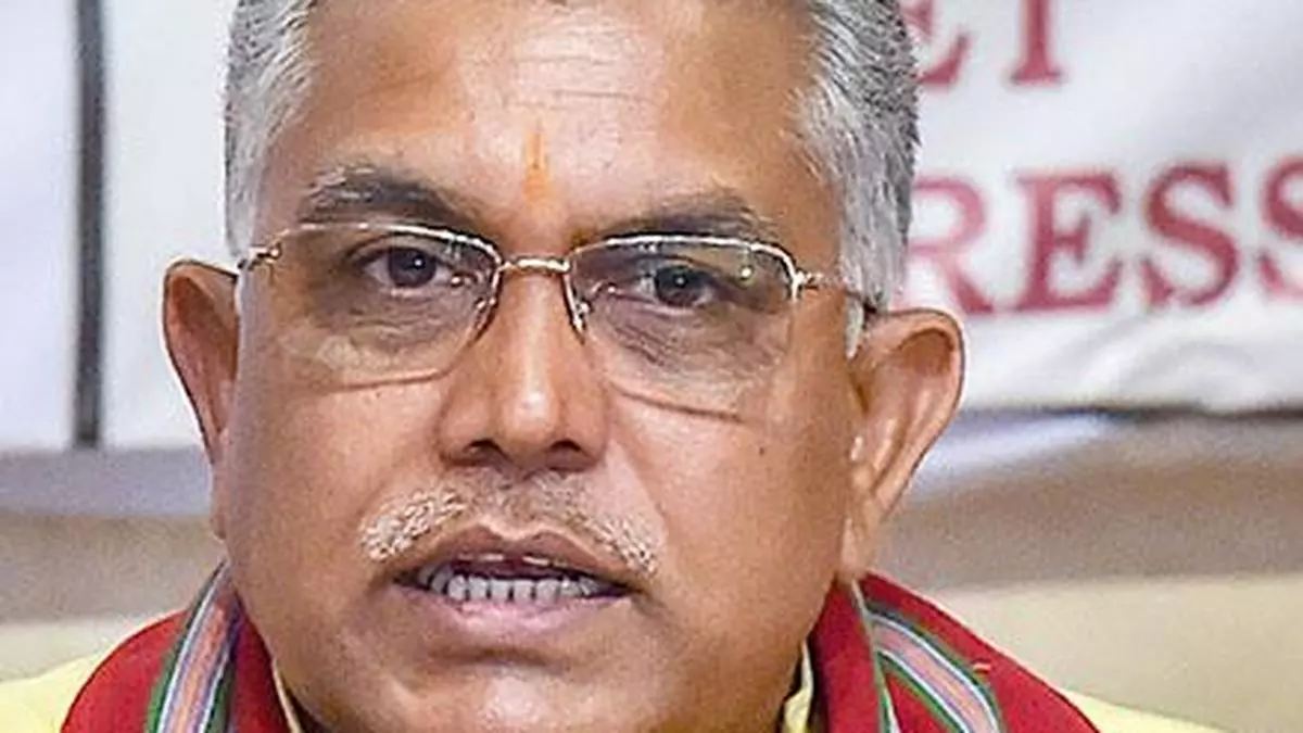 Kolkata: दिलीप घोष ने जादवपुर विश्वविद्यालय हिंसा पर जताया रोष, ‘सर्जिकल स्ट्राइक’ का दिया संकेत Kolkata: दिलीप घोष ने जादवपुर विश्वविद्यालय हिंसा पर जताया रोष, ‘सर्जिकल स्ट्राइक’ का दिया संकेत