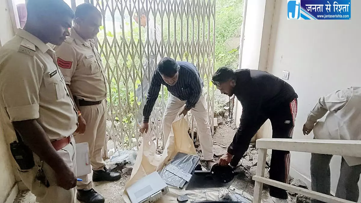 कोलार में डॉ. श्यामा प्रसाद मुखर्जी लाइब्रेरी में चोरी, कंप्यूटर समेत कई उपकरण गायब कोलार में डॉ. श्यामा प्रसाद मुखर्जी लाइब्रेरी में चोरी, कंप्यूटर समेत कई उपकरण गायब