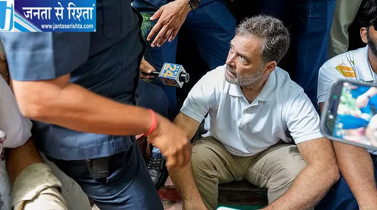 NEET प्रदर्शन में पुलिस बल प्रयोग का आरोप, राहुल गांधी पहुंचे थाने NEET प्रदर्शन में पुलिस बल प्रयोग का आरोप, राहुल गांधी पहुंचे थाने