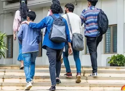 कश्मीर के हस्तशिल्प कारोबार को मिलेगी नई दिशा, कारीगरों के बच्चों को एमबीए कराने की पहल कश्मीर के हस्तशिल्प कारोबार को मिलेगी नई दिशा, कारीगरों के बच्चों को एमबीए कराने की पहल