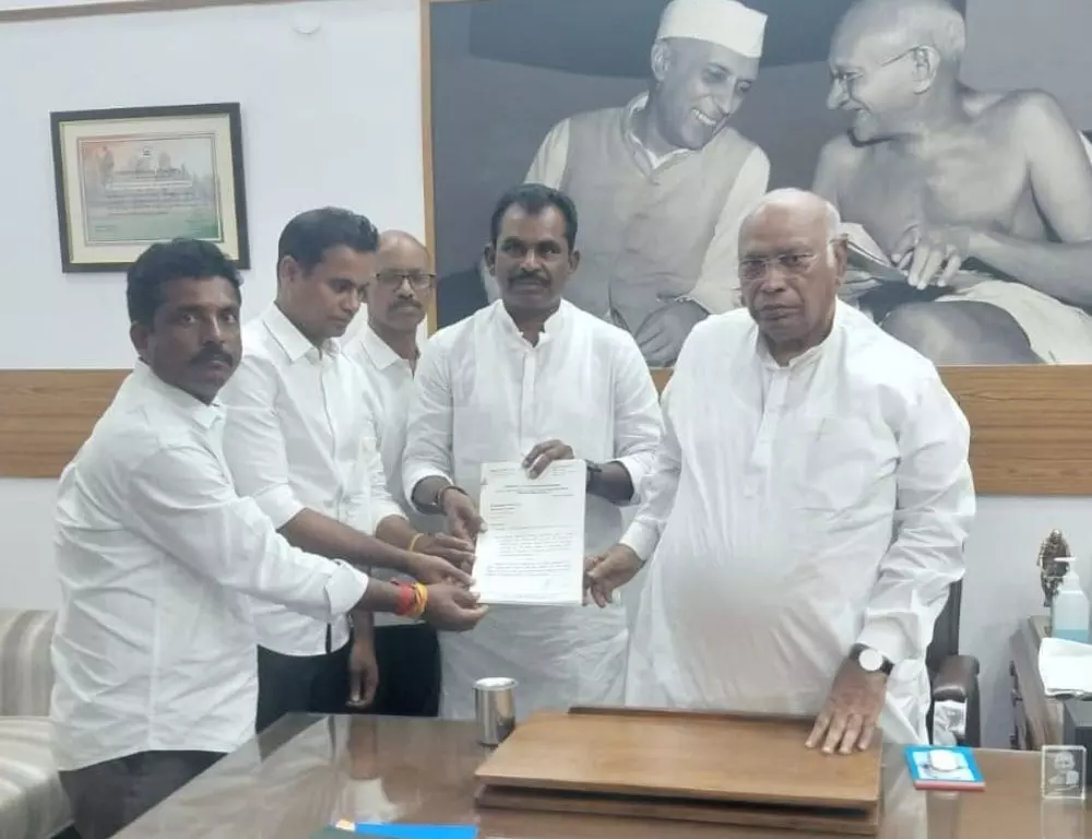 Telangana: मेघा रेड्डी ने चिन्ना रेड्डी के खिलाफ दर्ज कराई शिकायत Telangana: मेघा रेड्डी ने चिन्ना रेड्डी के खिलाफ दर्ज कराई शिकायत