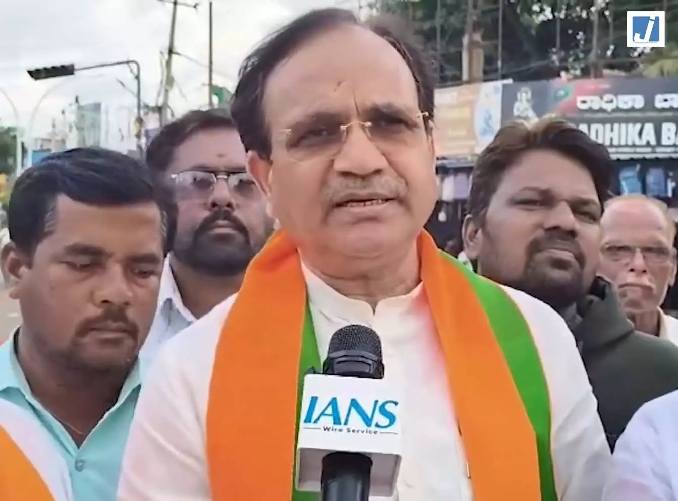 बी नागेंद्र की कैबिनेट वापसी पर BJP का विरोध तेज बी नागेंद्र की कैबिनेट वापसी पर BJP का विरोध तेज
